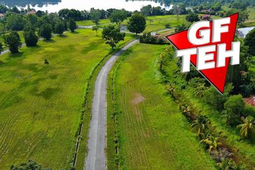 Bukit Merah Laketown Resort