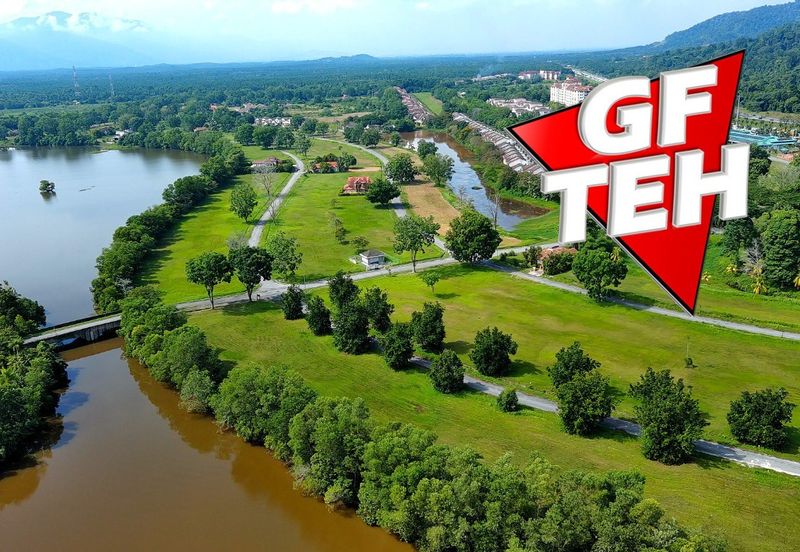 Bukit Merah Laketown Resort