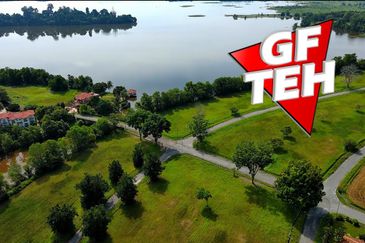 Bukit Merah Laketown Resort