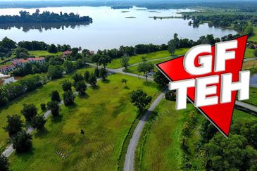 Bukit Merah Laketown Resort