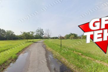 Bukit Merah Laketown Resort