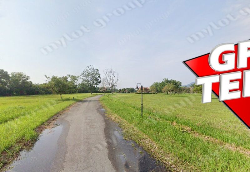 Bukit Merah Laketown Resort