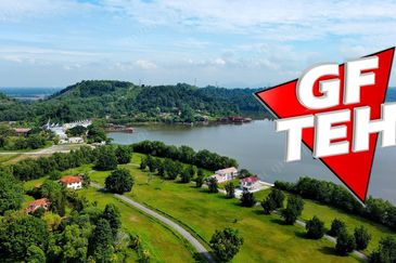 Bukit Merah Laketown Resort