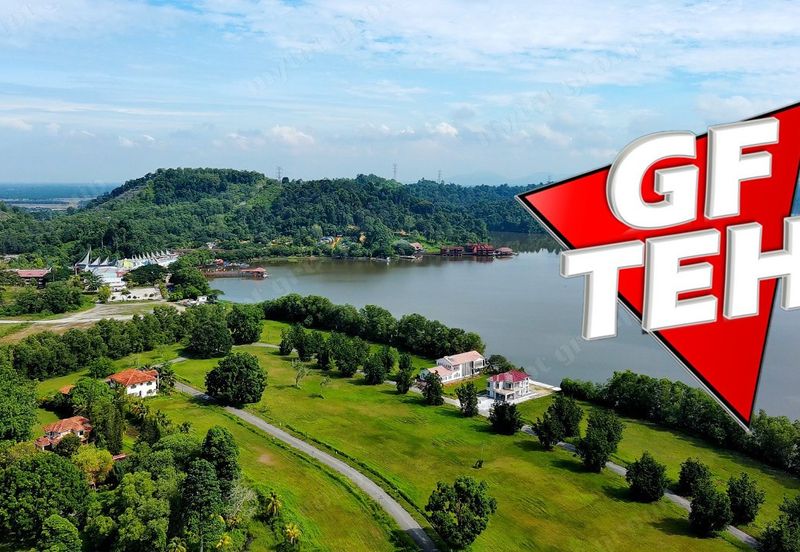 Bukit Merah Laketown Resort