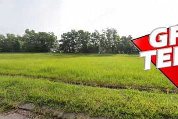 Bukit Merah Laketown Resort