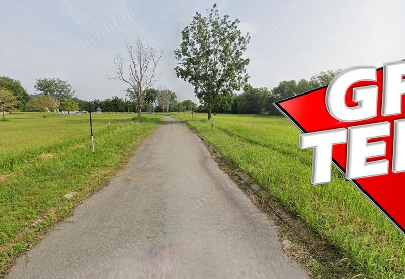 Bukit Merah Laketown Resort