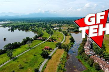 Bukit Merah Laketown Resort