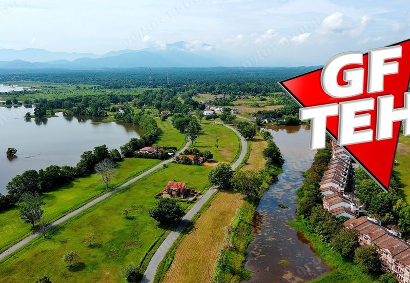 Bukit Merah Laketown Resort