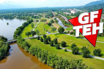 Bukit Merah Laketown Resort