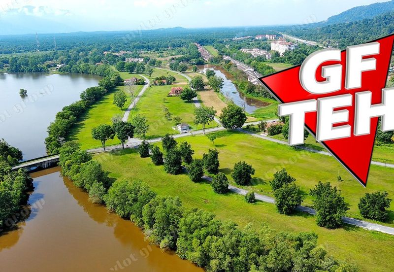 Bukit Merah Laketown Resort