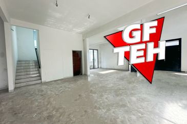 Jalan IKS Simpang Ampat