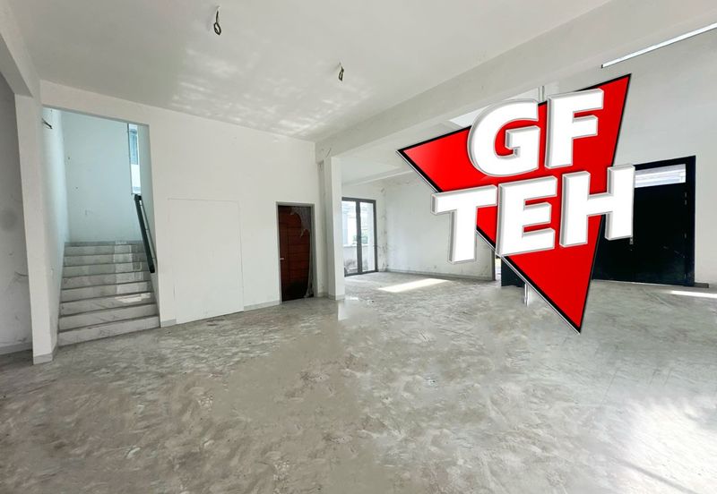 Jalan IKS Simpang Ampat