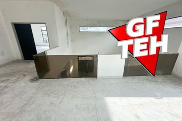 Jalan IKS Simpang Ampat