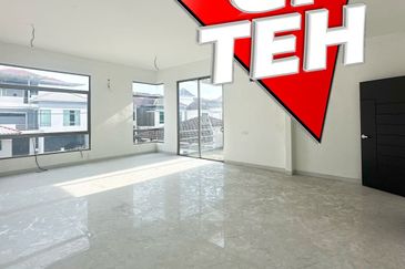 Jalan IKS Simpang Ampat