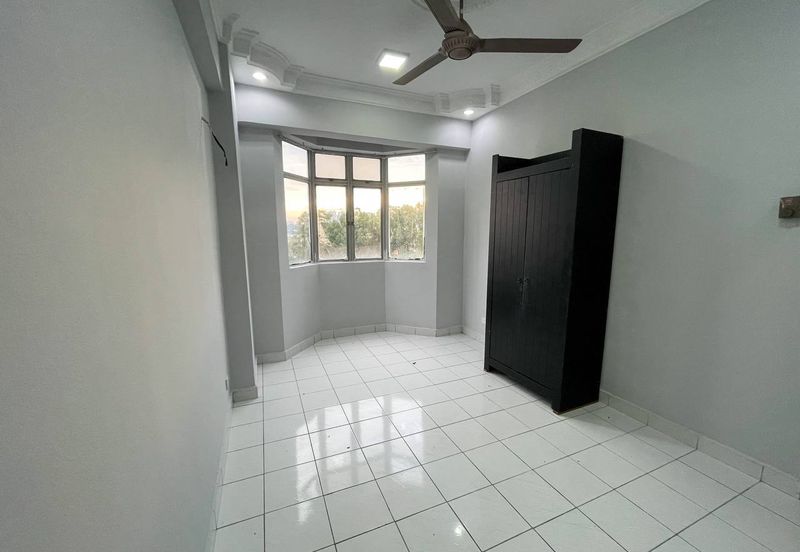 Tasik Heights Apartment
