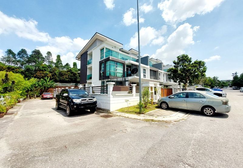 (END LOT) 2.5 Storey SuperLink Cyprus, USJ Heights