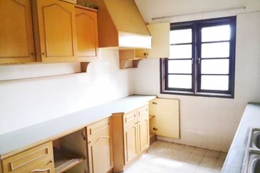 Jalan Suasana, Bandar Tun Hussein Onn