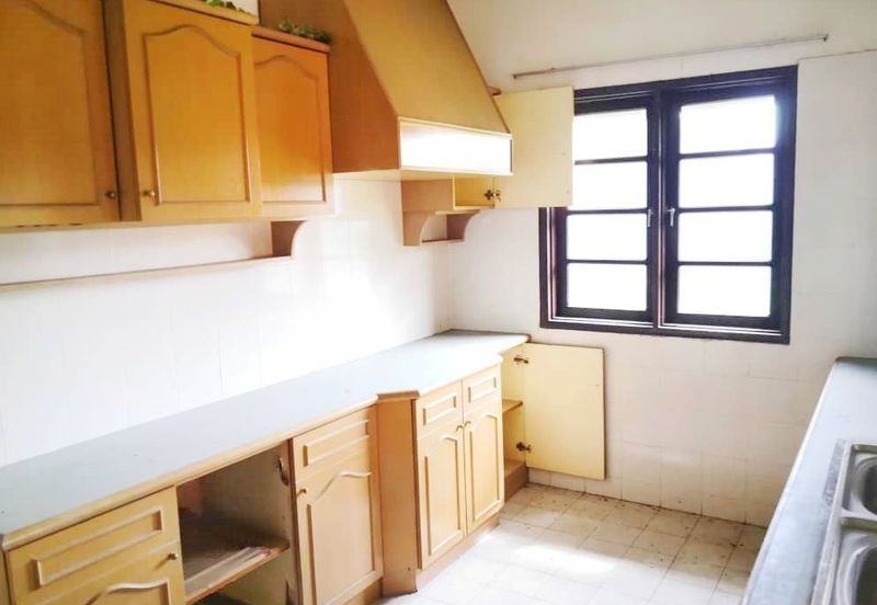 Jalan Suasana, Bandar Tun Hussein Onn