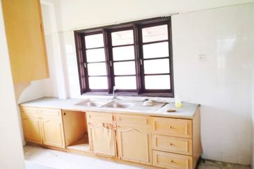 Jalan Suasana, Bandar Tun Hussein Onn