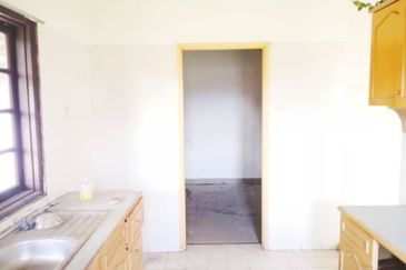 Jalan Suasana, Bandar Tun Hussein Onn