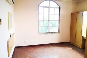 Jalan Suasana, Bandar Tun Hussein Onn