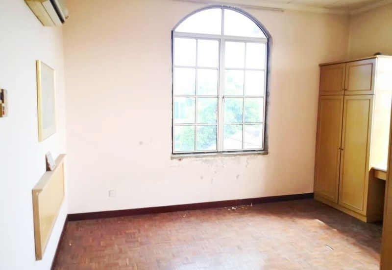 Jalan Suasana, Bandar Tun Hussein Onn