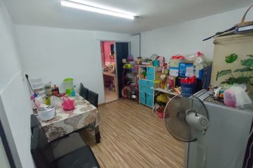 (RENOVATED) Flat Pandan Jaya M11 