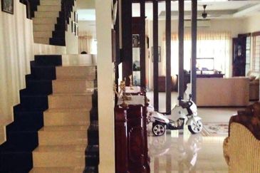 (End Lot) 2 Storey Semi-D converted to Bungalow