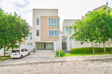 [EXQUISITE] 3 Storey Courtyard Villa, Contours, Ta