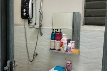 Residensi Bistaria, Ukay Bistari