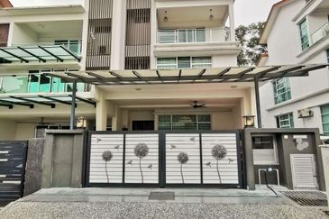 Taman Pinggiran Putra