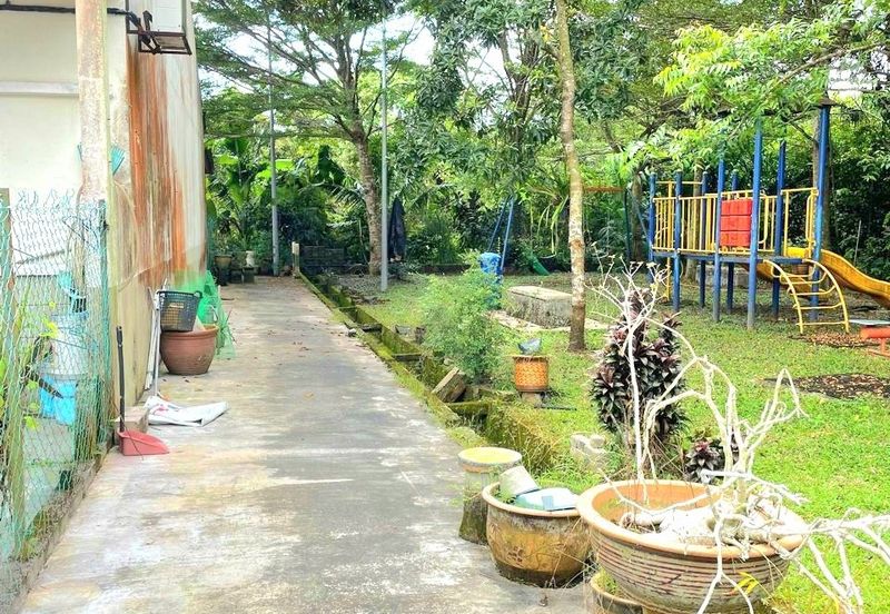 Jalan Sopan, Johan Setia