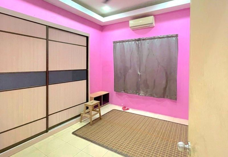 Jalan Sopan, Johan Setia