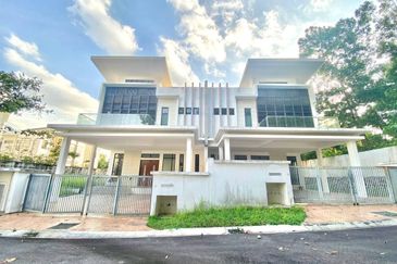 (END LOT) 2 Storey Semi D @ Emery Kemensah, Melawati KL
