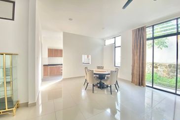 (END LOT) 2 Storey Semi D @ Emery Kemensah, Melawati KL