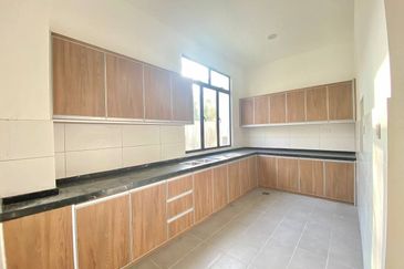 (END LOT) 2 Storey Semi D @ Emery Kemensah, Melawati KL