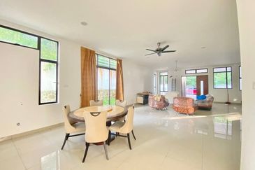 (END LOT) 2 Storey Semi D @ Emery Kemensah, Melawati KL