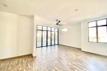 (CORNER LOT) 2 Storey Semi D @ Emery Kemensah, Melawati KL