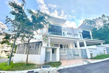 (CORNER LOT) 2 Storey Semi D @ Emery Kemensah, Melawati KL