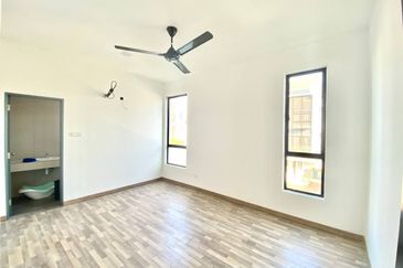 (CORNER LOT) 2 Storey Semi D @ Emery Kemensah, Melawati KL