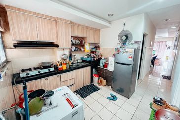 Residensi Bistaria, Ukay Bistari