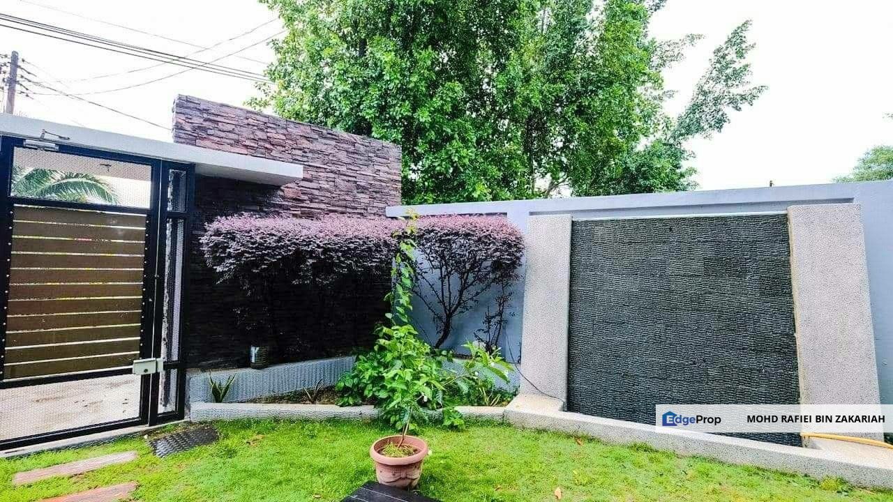 [FULLY RENOVATED] BIG BUNGALOW TAMAN SRI HIJAU RAW, Selangor, Rawang