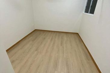 (RENOVATED) Apartment Seri Warisan, Kota Warisan Dengkil for sale 250k only