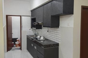(RENOVATED) Apartment Seri Warisan, Kota Warisan Dengkil for sale 250k only