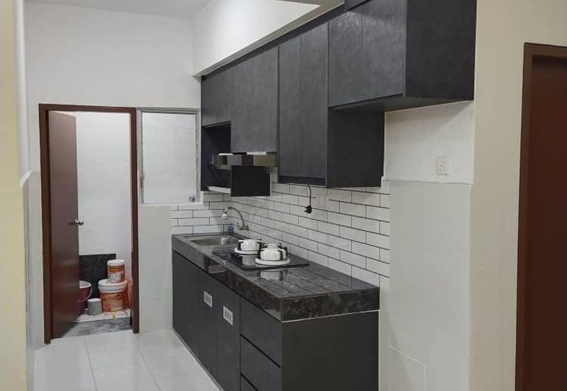 (RENOVATED) Apartment Seri Warisan, Kota Warisan Dengkil for sale 250k only