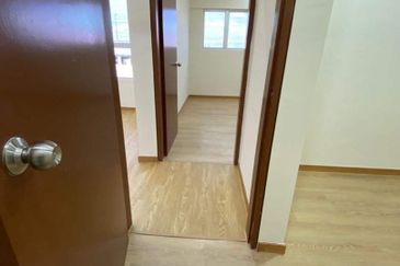 (RENOVATED) Apartment Seri Warisan, Kota Warisan Dengkil for sale 250k only