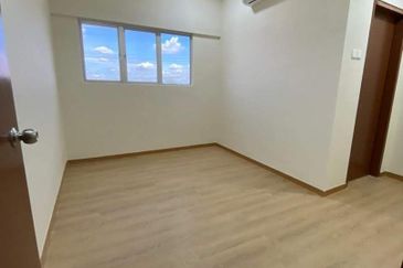 (RENOVATED) Apartment Seri Warisan, Kota Warisan Dengkil for sale 250k only