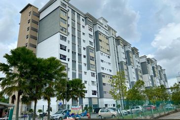 (RENOVATED) Apartment Seri Warisan, Kota Warisan Dengkil for sale 250k only
