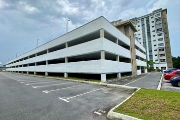 (RENOVATED) Apartment Seri Warisan, Kota Warisan Dengkil for sale 250k only