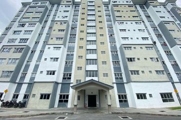 (RENOVATED) Apartment Seri Warisan, Kota Warisan Dengkil for sale 250k only